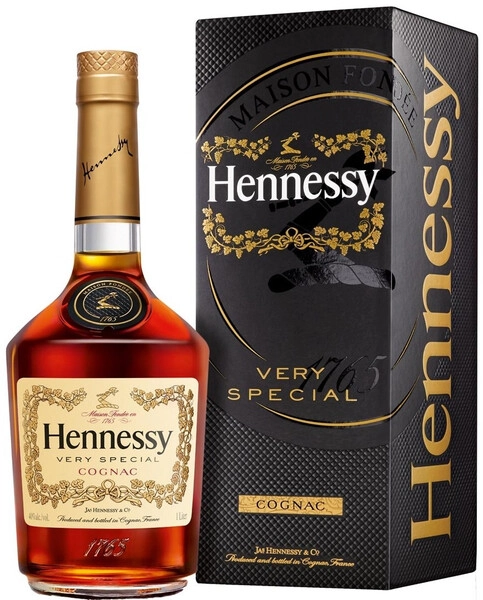 Коньяк Hennessy V.S, gift box, 1 л