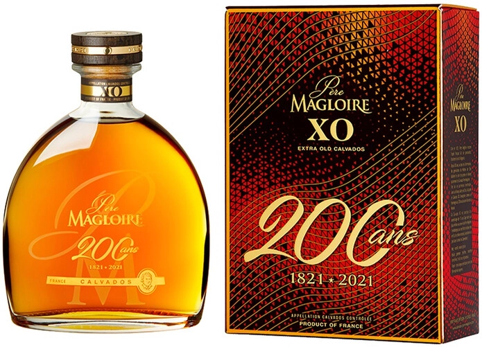Кальвадос Pere Magloire, XO 200 ans, gift box, 0.7 л