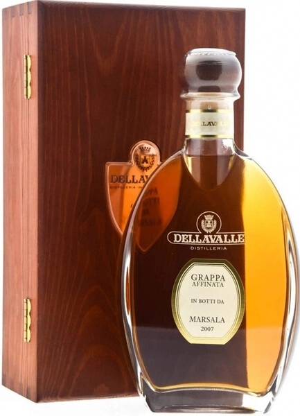 Граппа Dellavalle, Grappa affinata in botti da Marsala, 2007, gift box, 0.7 л