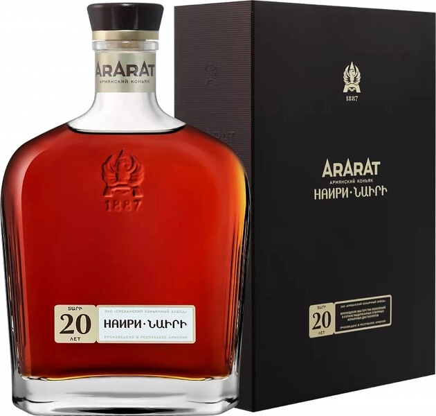 Коньяк Арарат "Наири", в подарочной коробке, 0.7 л