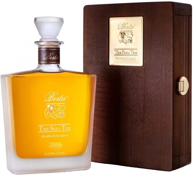 Граппа Grappa Tre Soli Tre, 2016, gift box, 0.7 л