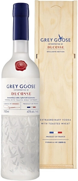 Водка Grey Goose Interpreted by Ducasse, wooden box, 0.7 л