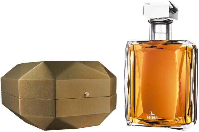 Коньяк Hine, 250, wooden box, 0.7 л