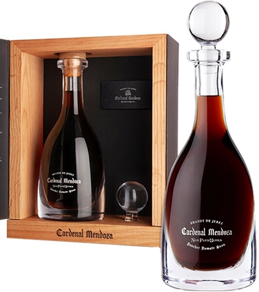 Бренди Sanchez Romate, Cardenal Mendoza Non Plus Ultra Solera Gran Reserva, gift box with decanter, 0.5 л